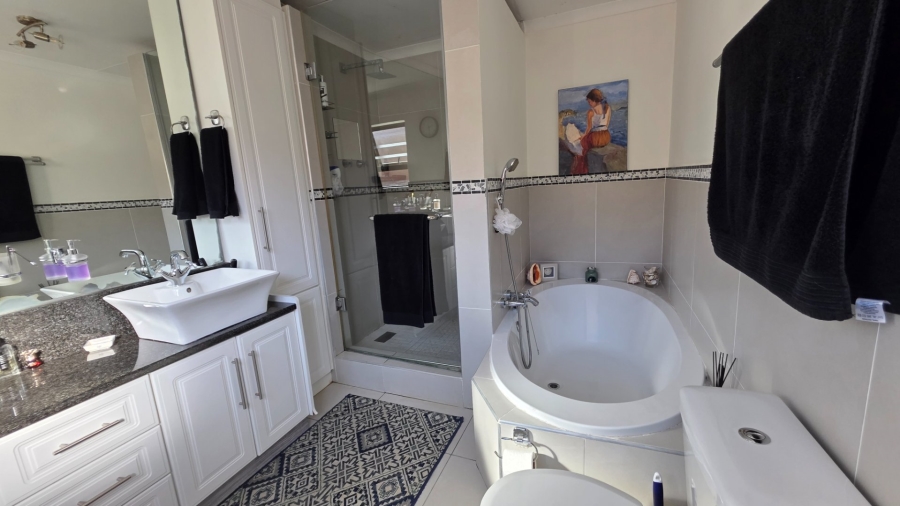 3 Bedroom Property for Sale in Hartenbos Central Western Cape